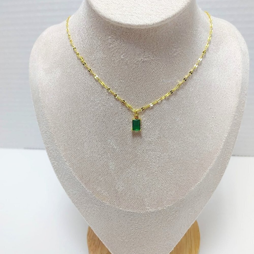 14K Gold Plated Emerald Crystal Pendant Retro Style - Stunning Fashion Jewelry